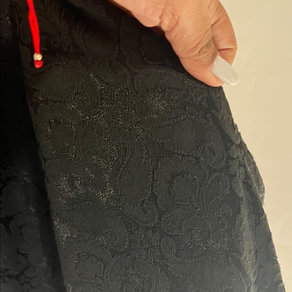 Elegant Black Midi Dress with Belt - Picture 8 of 11